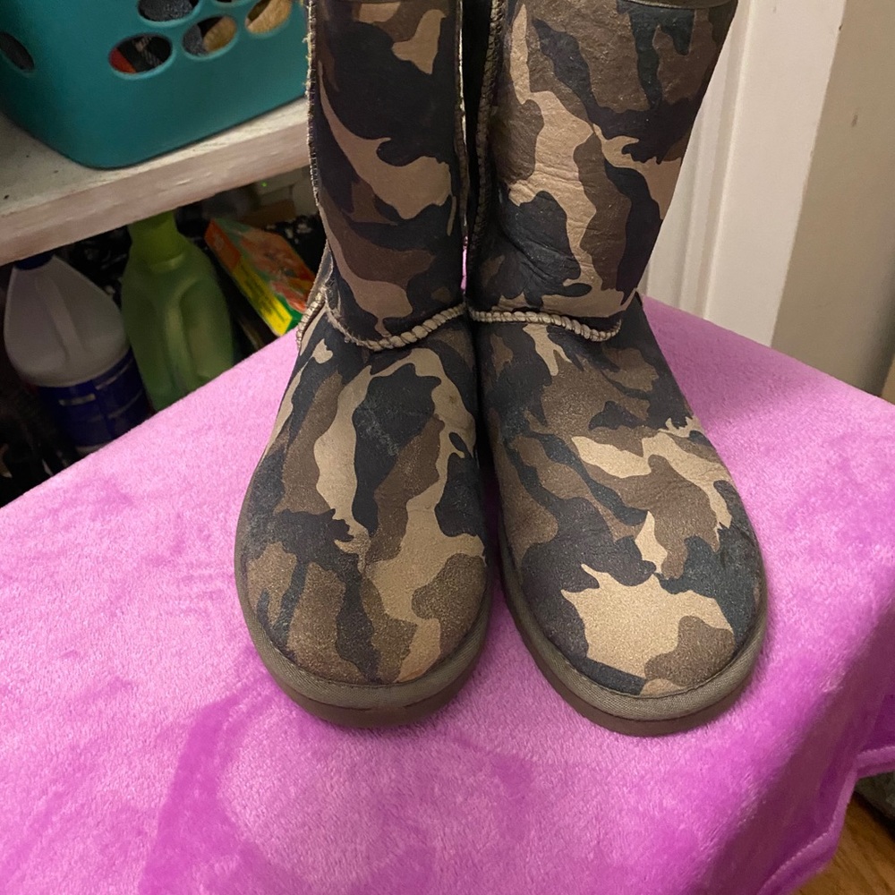 WOMENS CAMO UGG BOOTS